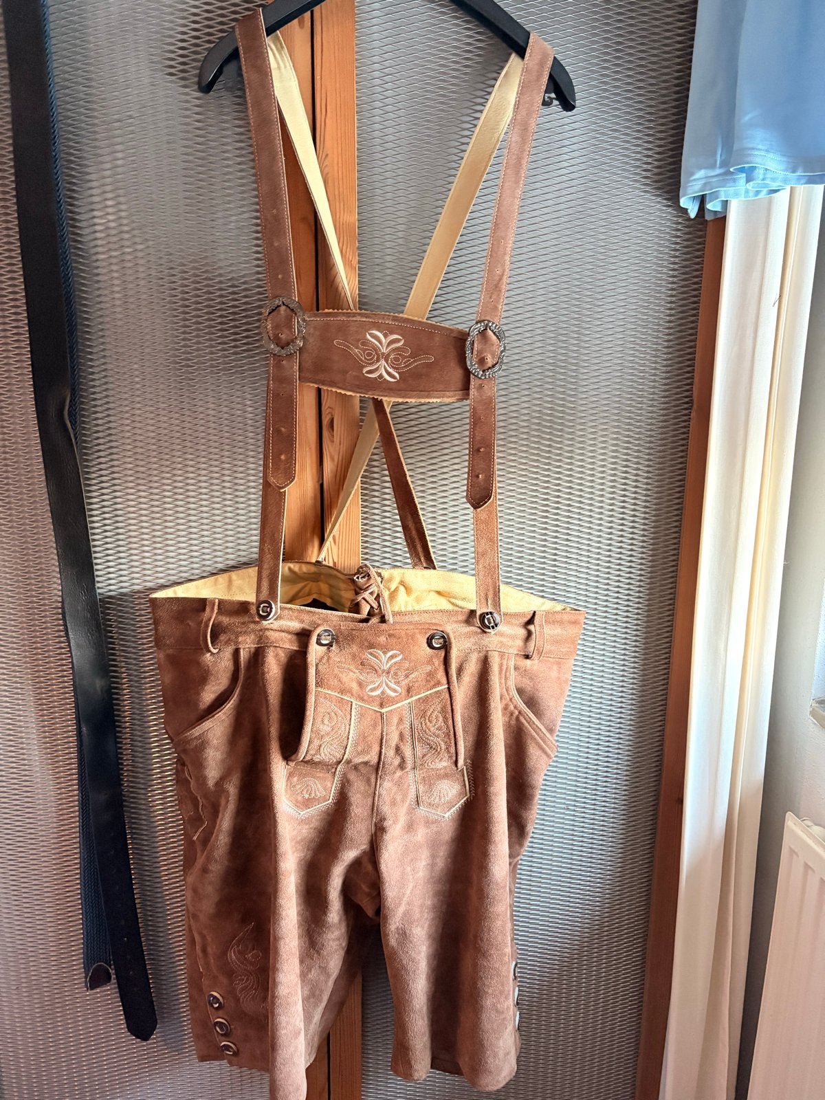 Lederhose met geruit overhemd - Maat 60/XXXL, Kleding | Heren, Ophalen, Zo goed als nieuw, Blauw, Halswijdte 43/44 (XL)