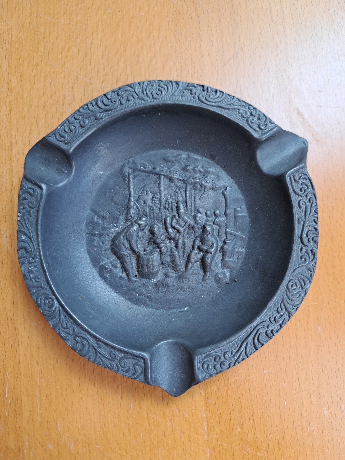 Vintage metalen asbak met reliëf, tin, Ophalen of Verzenden