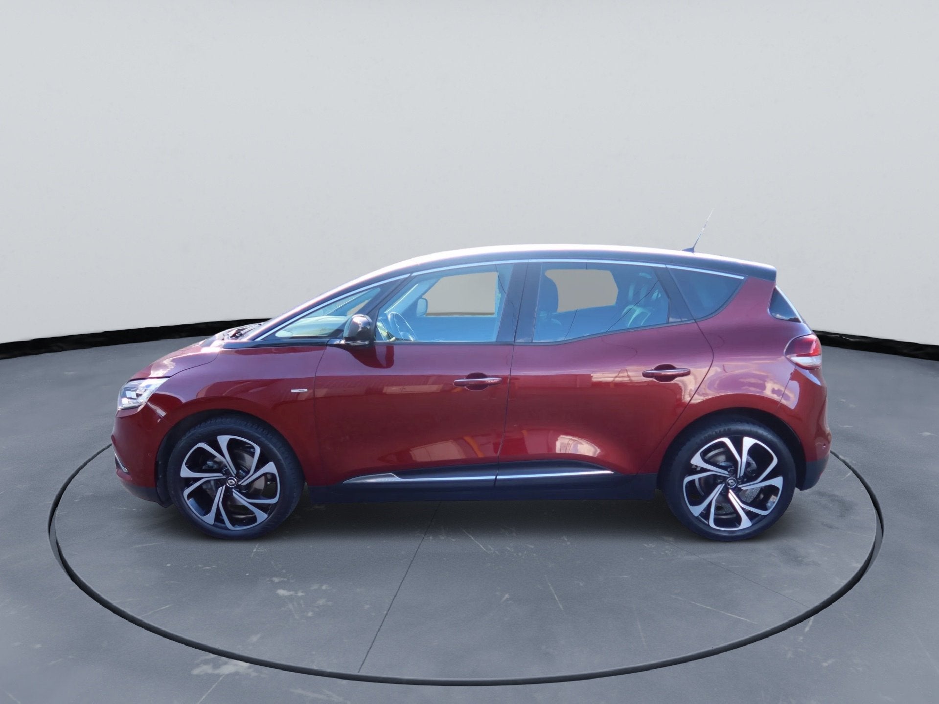 Renault Scénic 1.3 TCe Bose Automaat Lm velgen Navigatiesys, Auto's, Stof, Gebruikt, Zwart, 4 cilinders