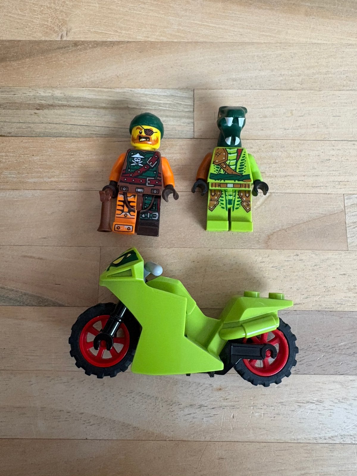 2 figuren + motor - Lego Ninjago, Lego, Ophalen of Verzenden, Zo goed als nieuw, Minifiguur