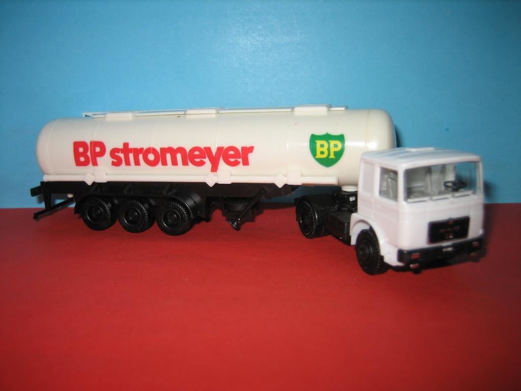 BP-Stromeyer  MAN  met tank-oplegger  Herpa, Hobby en Vrije tijd, Modelauto's | 1:87, Ophalen of Verzenden, Zo goed als nieuw
