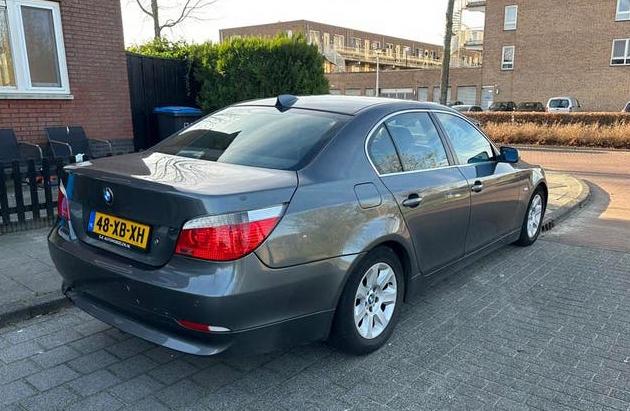 BMW 5-Serie 2.5 I 523 AUT 2007 Grijs, Auto's, BMW, Particulier, 5-Serie, Benzine, D, Sedan, Automaat, Origineel Nederlands, Zilver of Grijs