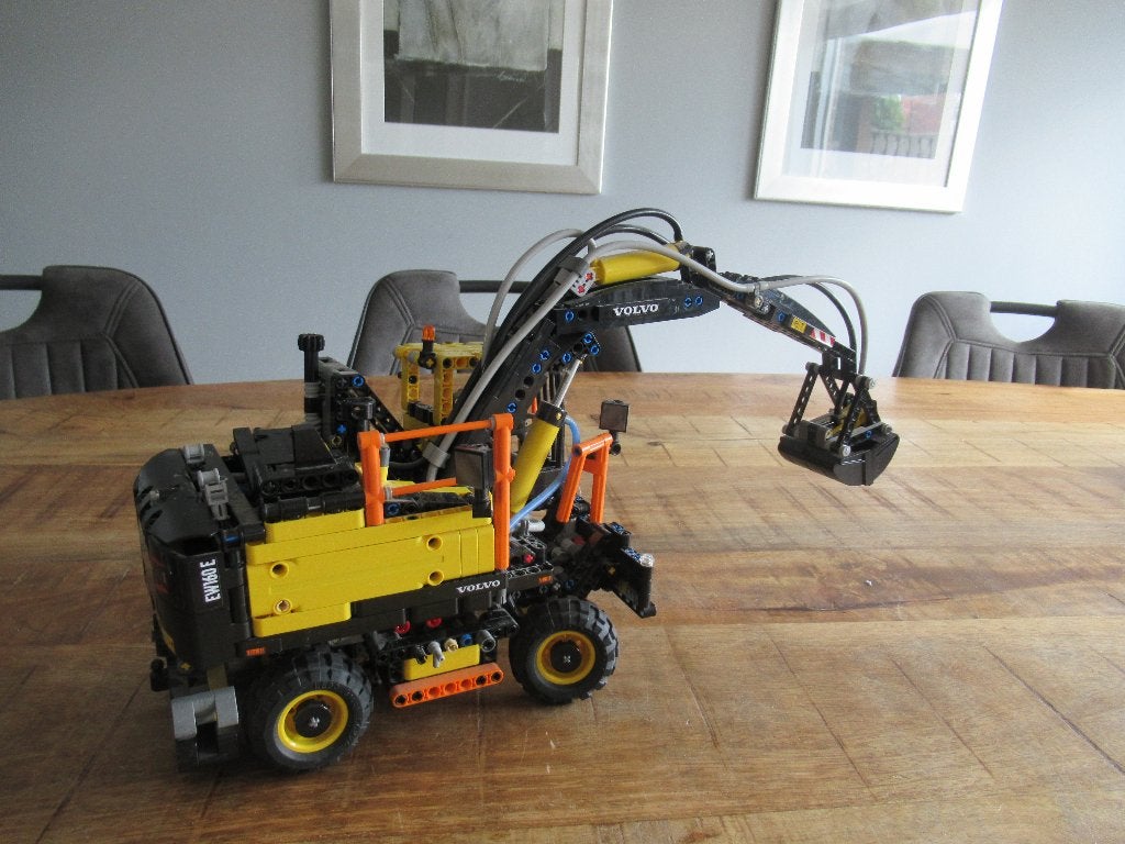 Lego Technic Pneumatische Volvo EW160E Kraan No. 42053, Lego, Ophalen of Verzenden, Zo goed als nieuw, Technic