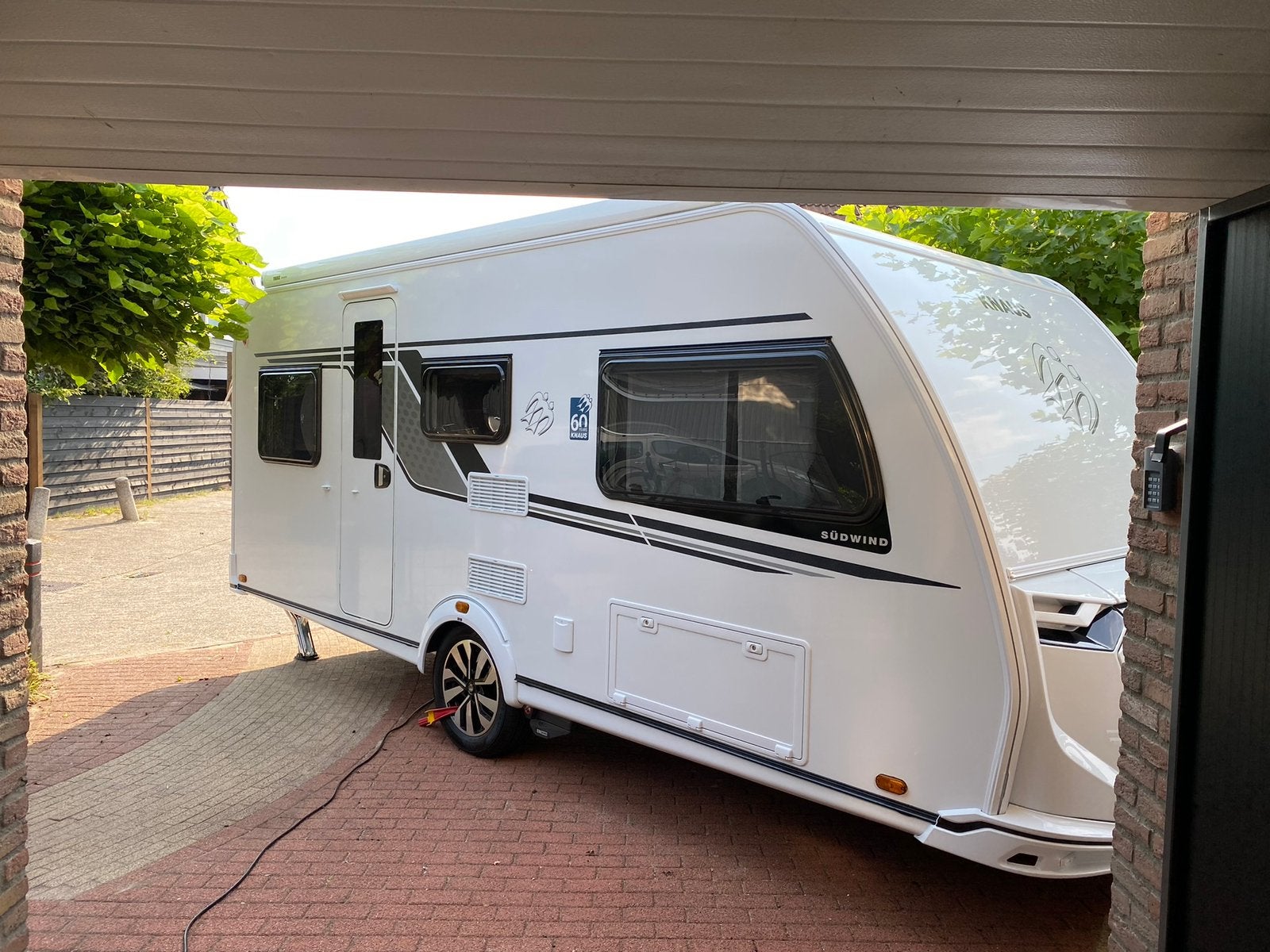 Knaus Sudwind 60 years 500 EU incl. Mover Luifel Airco, Rondzit, 7 tot 8 meter, Particulier, Lengtebed