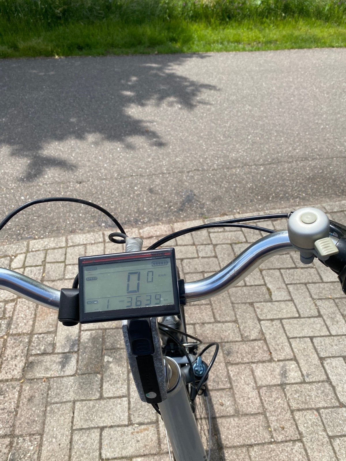 Vélo électrique Stella Modena avec chargeur