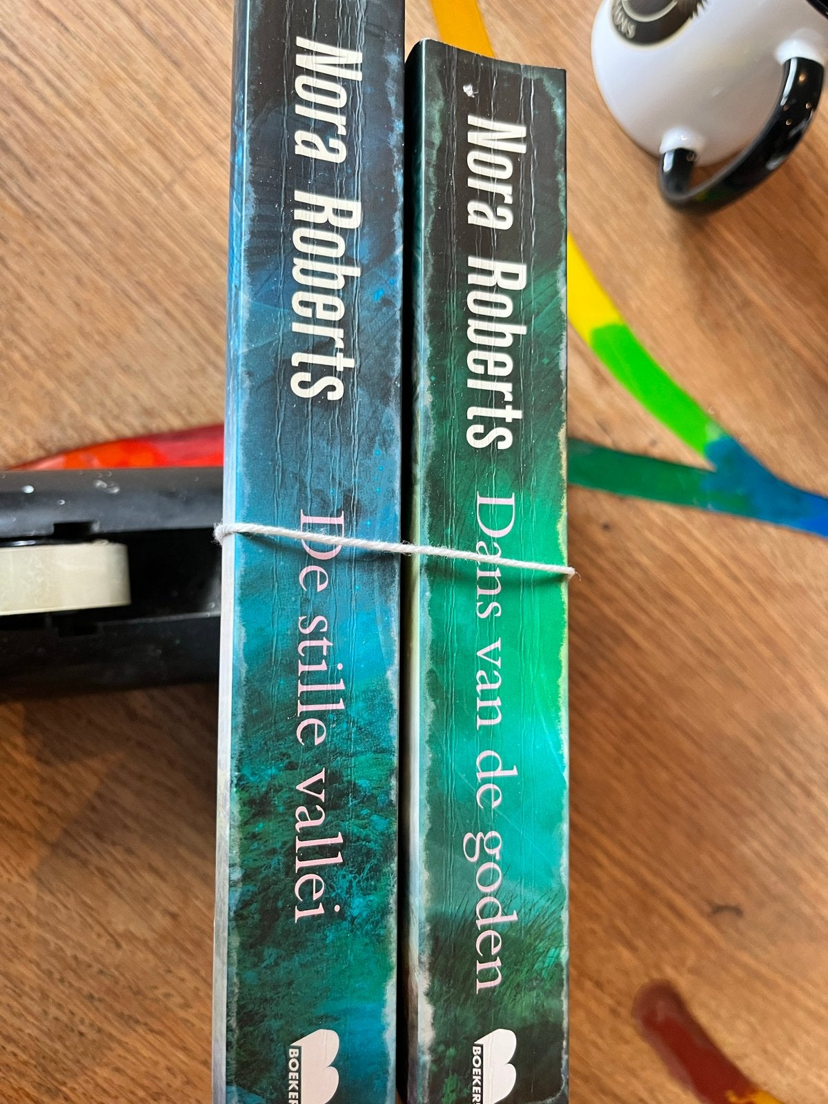 Nora Roberts - De Cirkel trilogie (deel 2 & 3), Boeken, Ophalen of Verzenden, Gelezen, Nederland