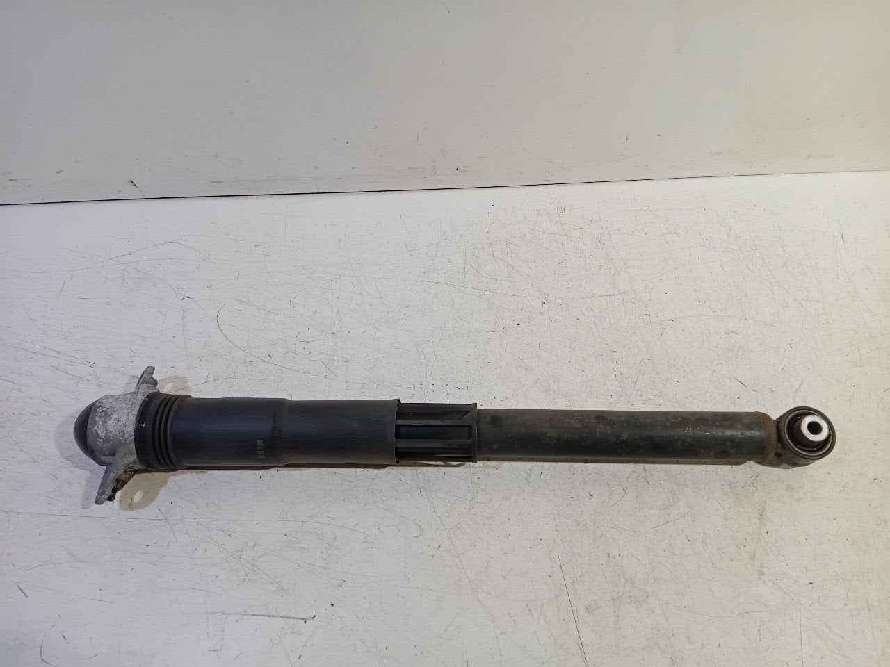 Schokbreker links achter Volkswagen Passat, Onderdelen@venauto.nl, Van der Ven Autorecycling B.V., Gebruikt, Ettenseweg 76, 4706 PB Roosendaal, The Netherlands
