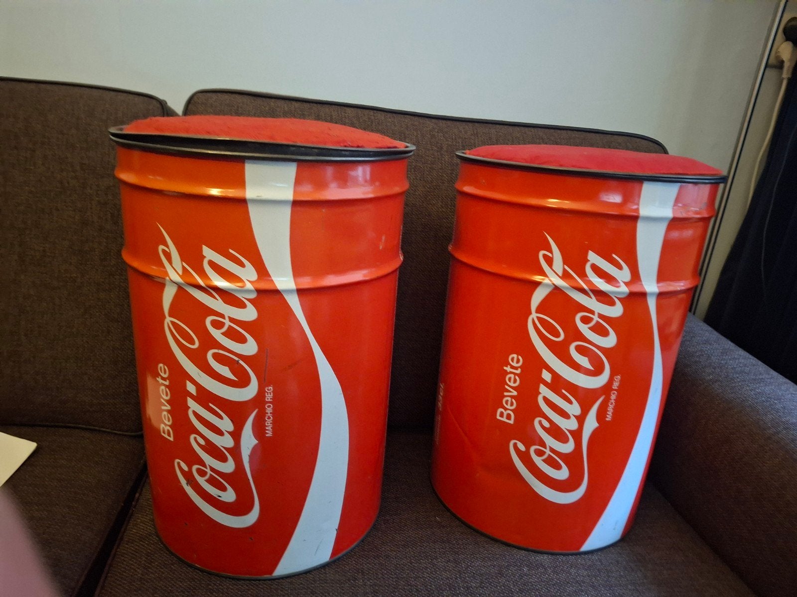 Coca Cola blik/ poef groot met kussentje 2 stuks, Ophalen, Gebruikt, Overige