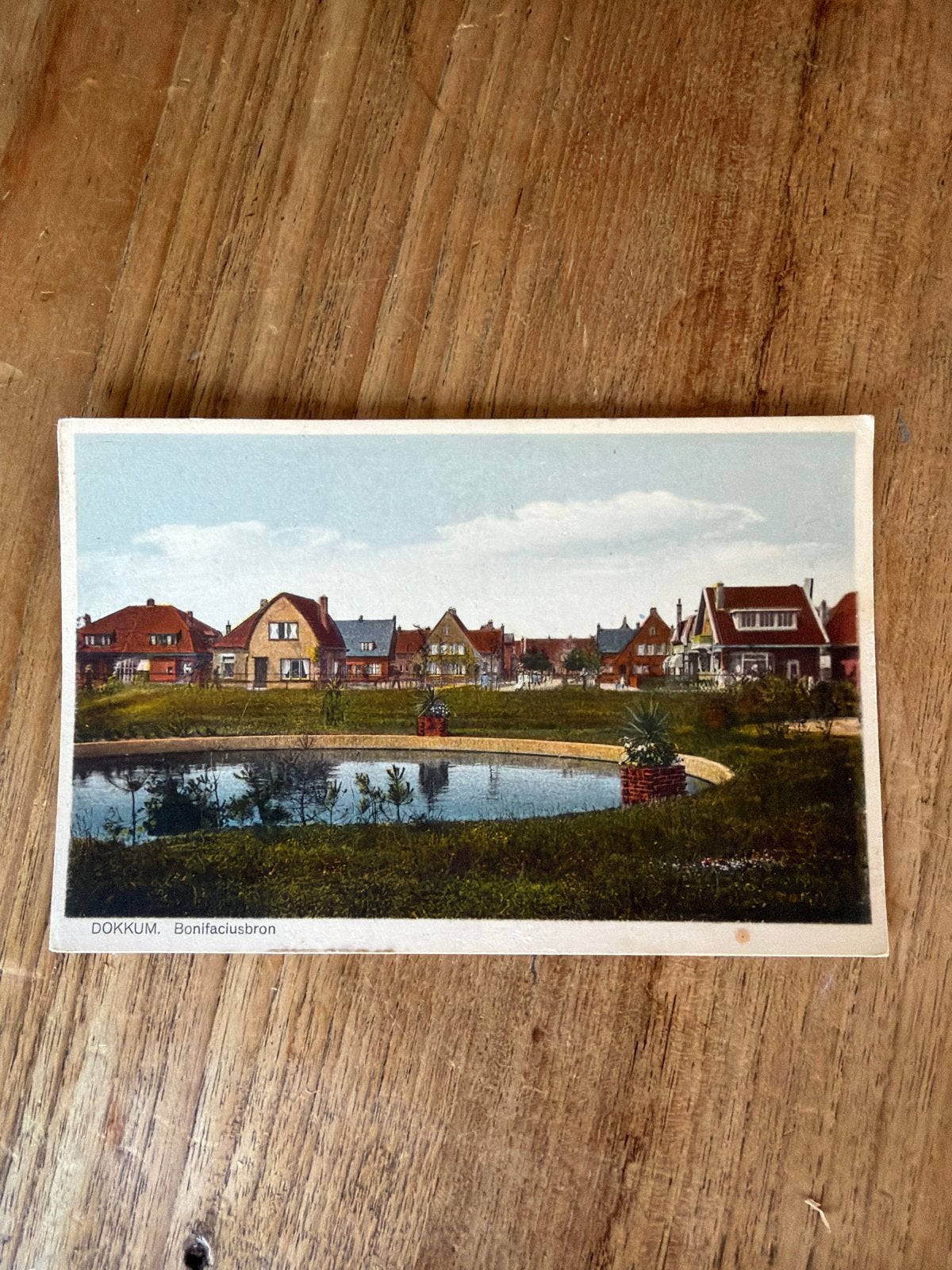 Oude ansichtkaart Dokkum Bonifaciusbron, Ophalen of Verzenden, Voor 1920, Gelopen, Friesland