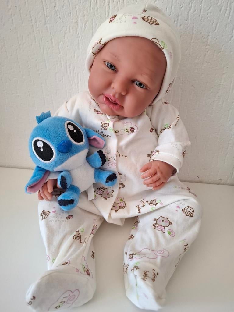 Realistische Reborn Babypop met Stitch Knuffel, Ophalen of Verzenden, Zo goed als nieuw, Babypop