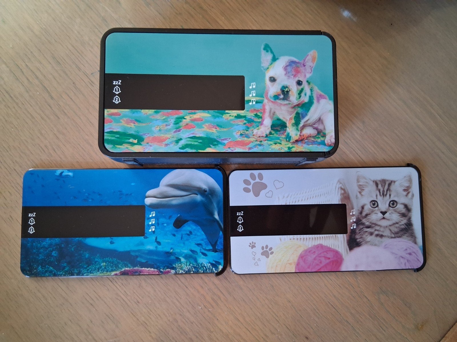 Bigben wekker met wisselbare frontjes, 128 GB, Ophalen, Zo goed als nieuw, Zwart