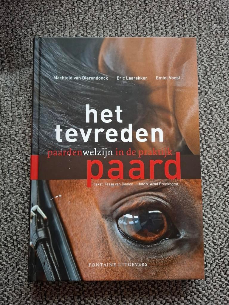 Eric Laarakker - Het tevreden paard, Ophalen of Verzenden, Zo goed als nieuw