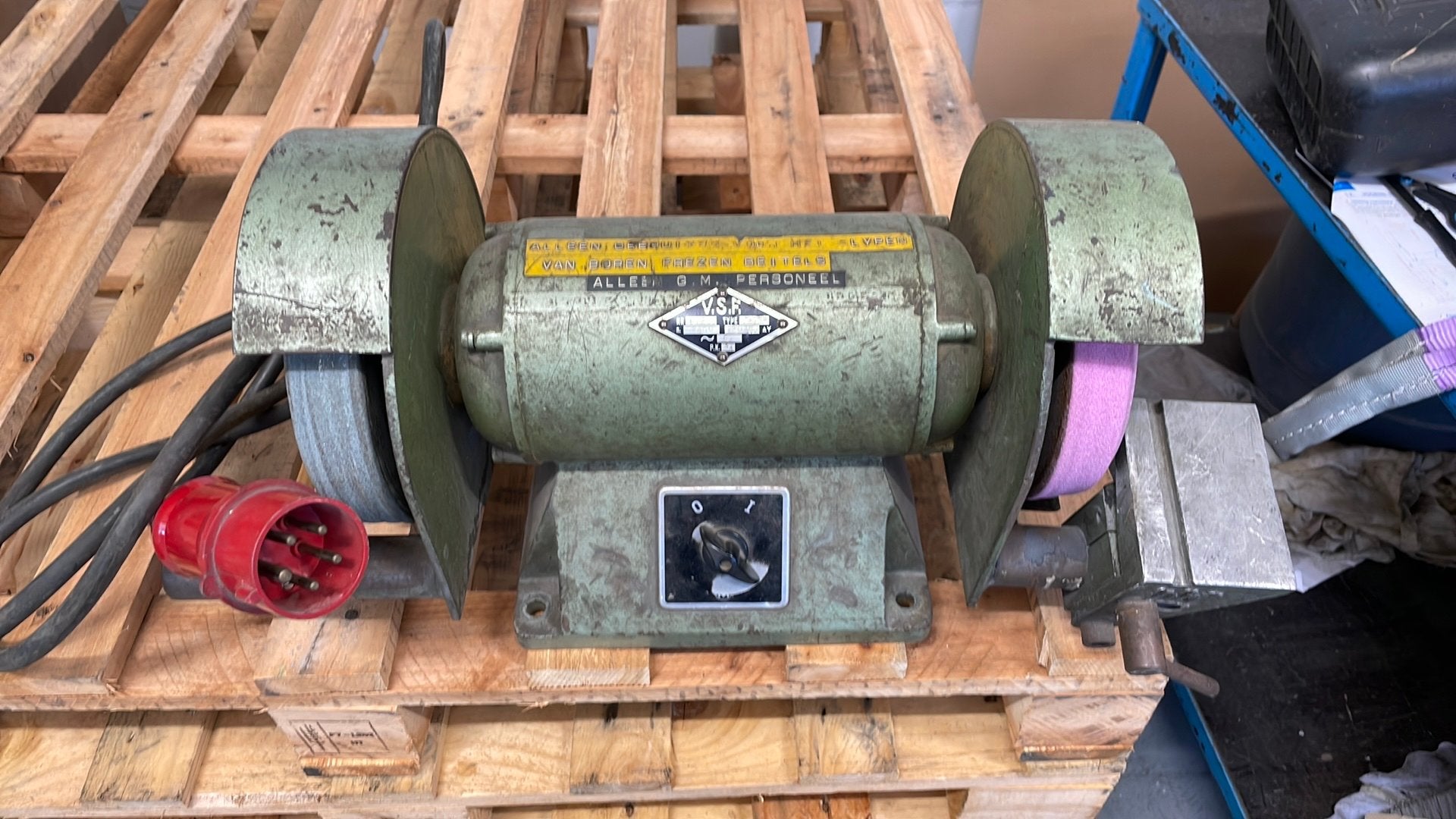Slijpmachine 380v, Doe-het-zelf en Verbouw, Gereedschap | Slijpmachines, Ophalen, Gebruikt, Werkbankslijpmachine