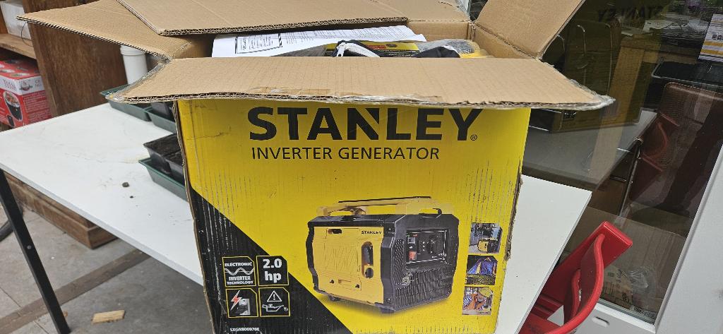 Stanley SIG1200S generator 230 Volt 1000 Watt (2 pk) NIEUW, Benzine, Nieuw, Ophalen of Verzenden, Geluidgedempt