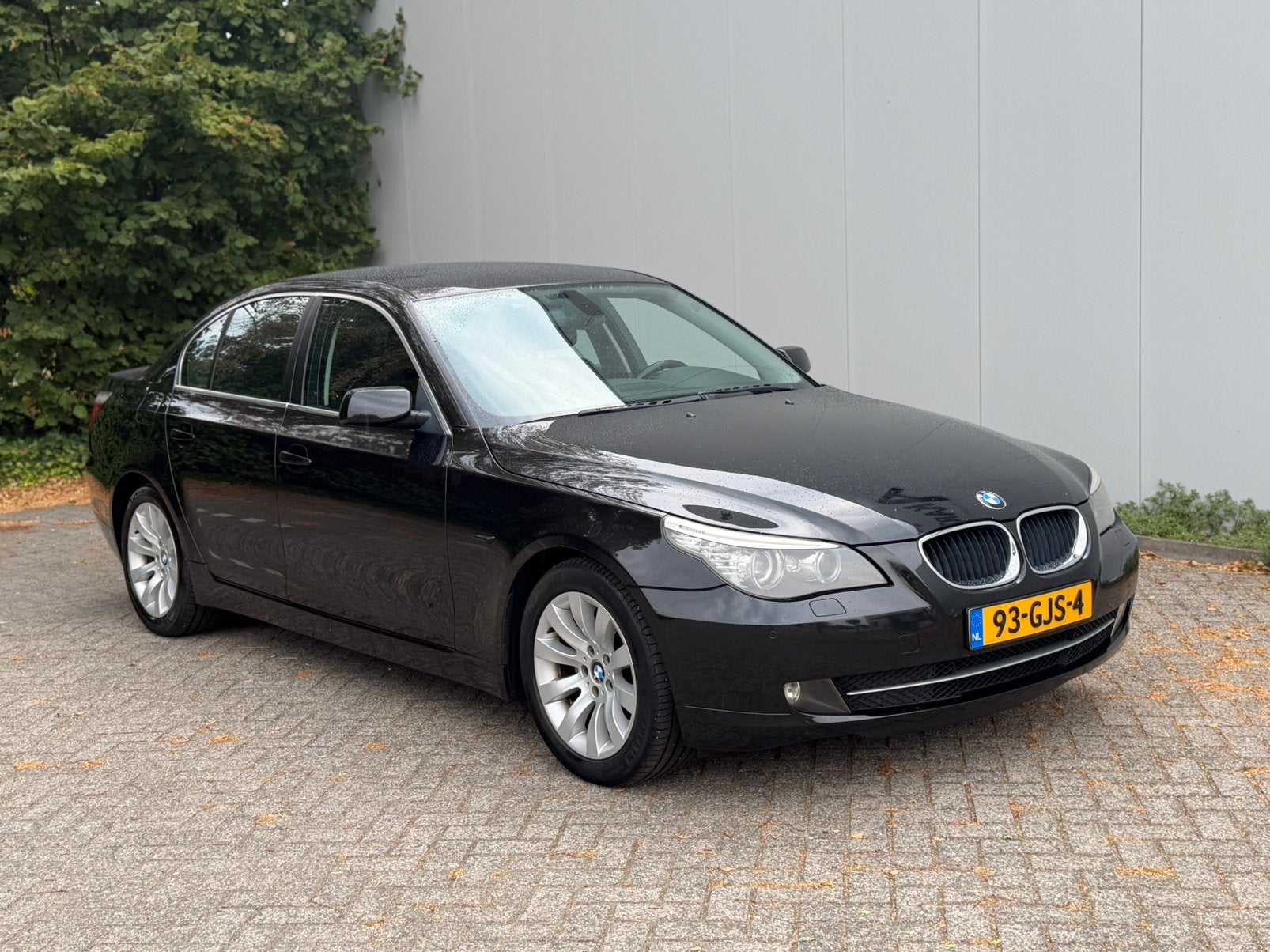 BMW 5-Serie 2.0 520I AUTOMAAT 2008 Zwart Nieuwe Apk, Auto's, Automaat, Achterwielaandrijving, 1995 cc, 4 cilinders
