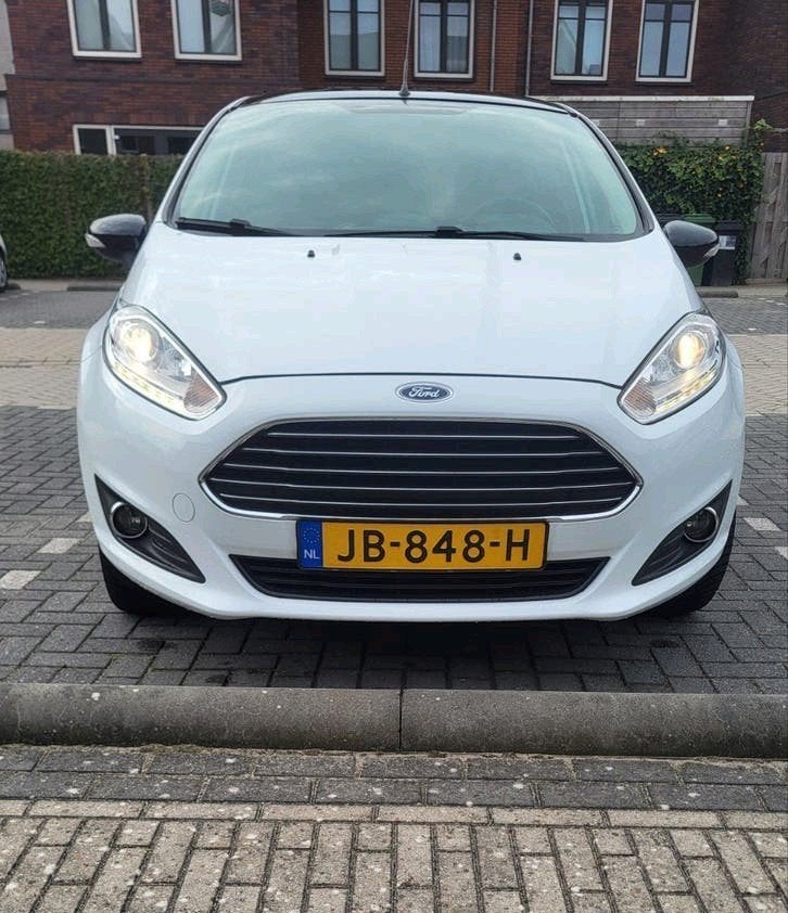 Ford Fiësta 1.0 48KW/65PK 5D 2016 Wit, Auto's, 40 €/maand, 525 kg, Origineel Nederlands, Handgeschakeld