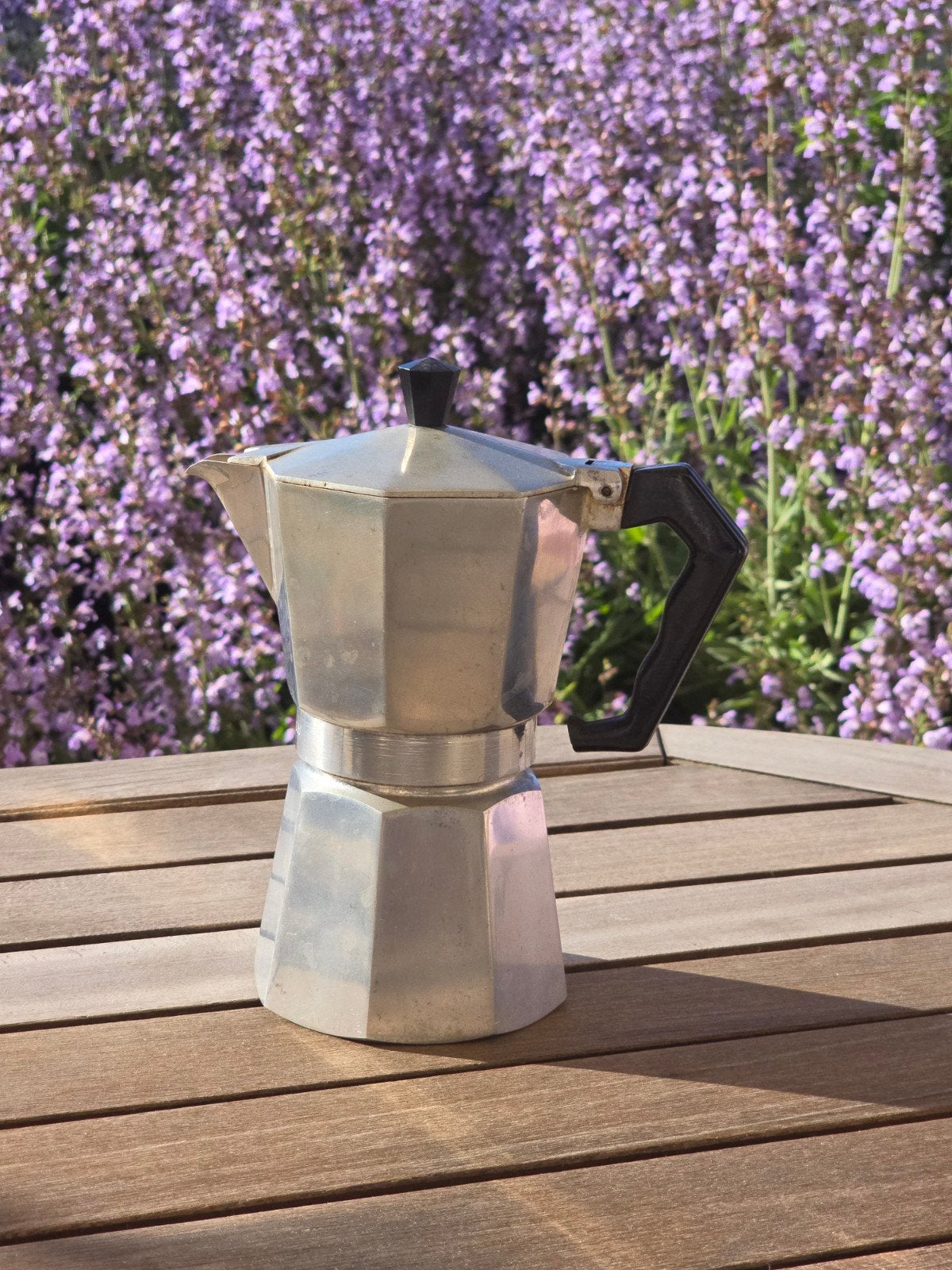 Bialetti Moka Express is een iconische Italiaanse koffiepot, Antiek en Kunst, Ophalen of Verzenden