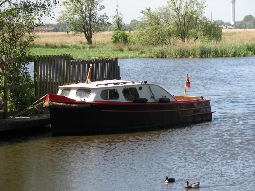 prachtige geklonken sleepboot/werkboot, Afdekzeil, Binnenboordmotor, Diesel, Ophalen