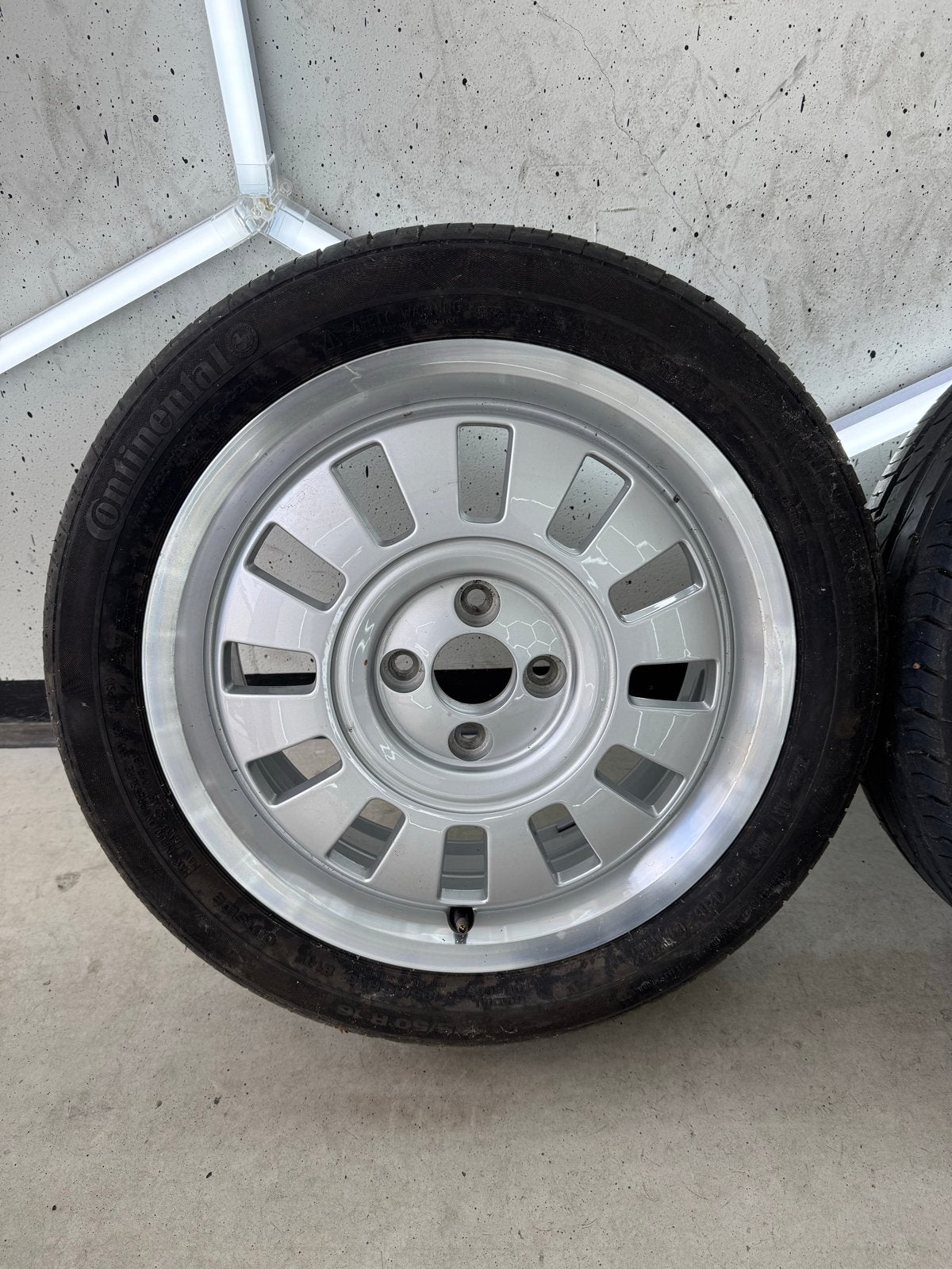 VOLKSWAGEN UP VELGEN met 4 Continental banden 185/50 R16, Ophalen, Gebruikt, 16 inch, Banden en Velgen