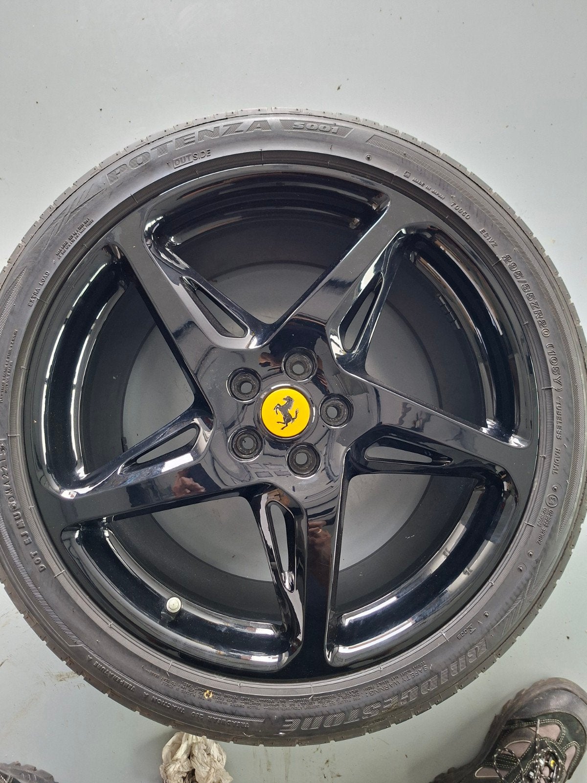 Zeer nette Ferrari velgen, recht en zonder beschadigingen, Ophalen, Zomerbanden, Velg(en)