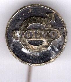 Volvo goud op zwart plastic vrachtwagen speldje ( E_232), Ophalen of Verzenden, Zo goed als nieuw, Transport, Speldje of Pin