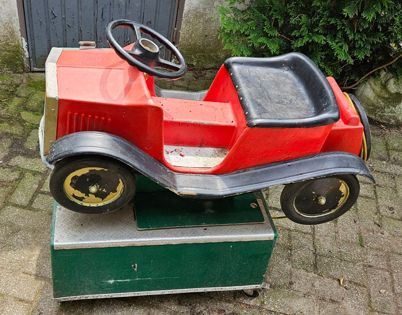 Kiddy-Ride "Rode auto" 220v werkt op euro munten, Ophalen, Gebruikt
