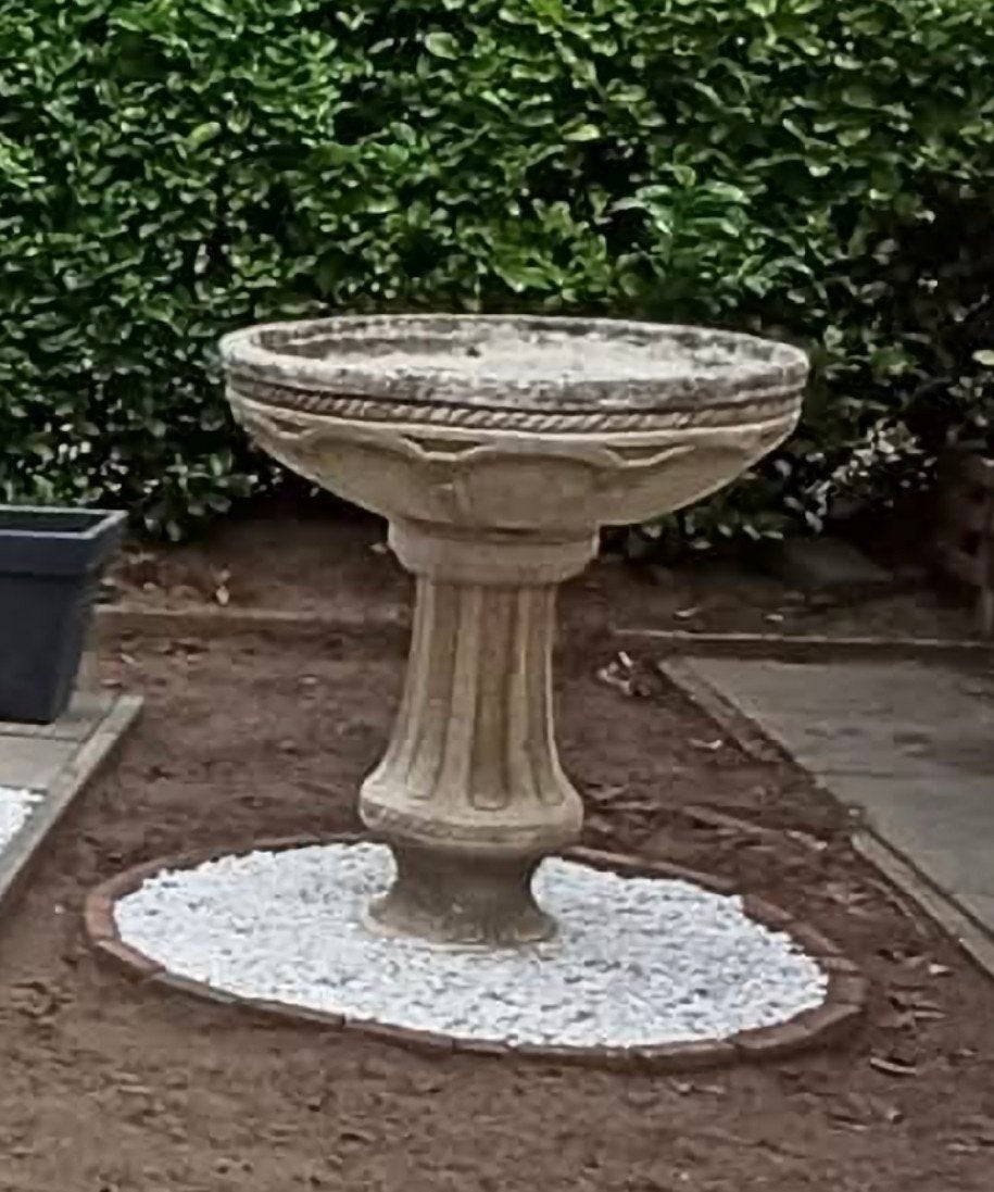 Bloembak op hoge voet / zuil, Ophalen, Gebruikt, Beton, Overige typen
