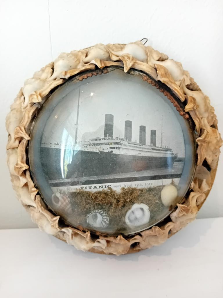 Antiek Glazen Schelpen Diorama 'Titanic' Patrijspoort, Ophalen of Verzenden