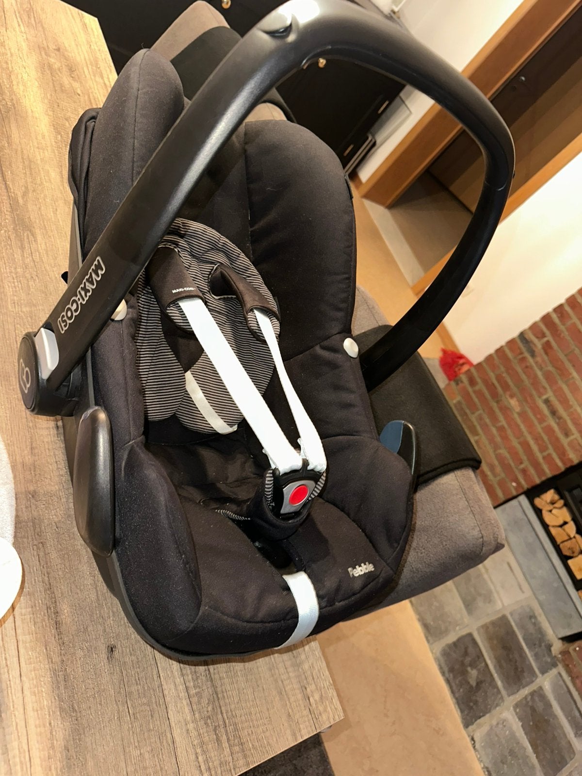 Maxi-Cosi Pebble autostoeltje (0-13 kg) – Zwart, Ophalen, Autogordel of Isofix, Gebruikt, 0 t/m 13 kg