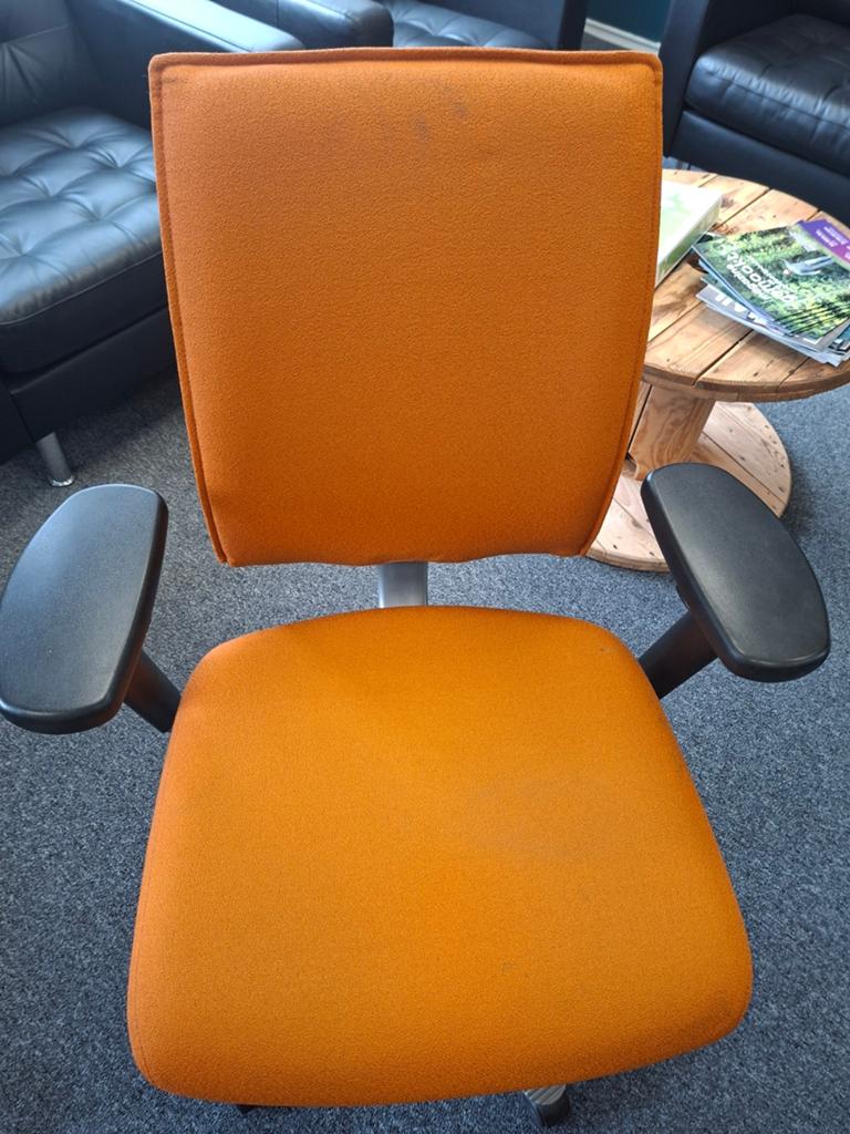 3 Oranje Bureaustoelen met Wieltjes en Verstelbaar, Huis en Inrichting, Ophalen, Gebruikt, Oranje, Bureaustoel