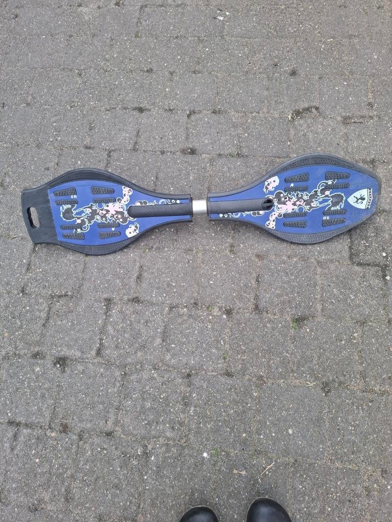 Waveboard - Blauw met Witte en Roze Afbeeldingen, Sport en Fitness, Skateboarden, Ophalen, Gebruikt, Waveboard