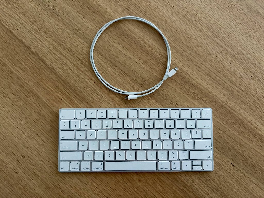 Apple Magic Keyboard, Zo goed als nieuw, Draadloos, Qwerty, Oplaadbaar