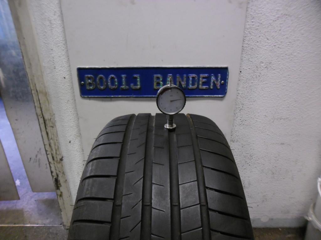 285 35 22 demobanden bridgestone alenza met 7,7 mm profiel, 285 mm, Banden en Velgen, Overige maten, Winterbanden