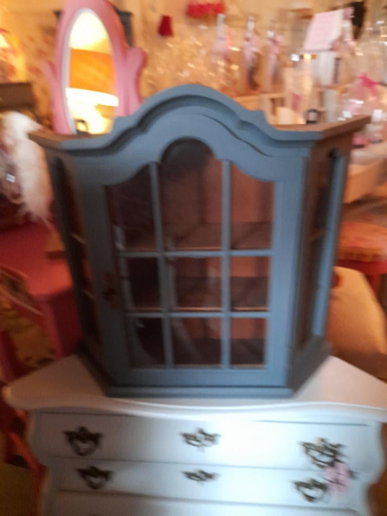 Kleine grijze wand vitrine, Zo goed als nieuw, Minder dan 100 cm, 25 tot 50 cm, 50 tot 100 cm