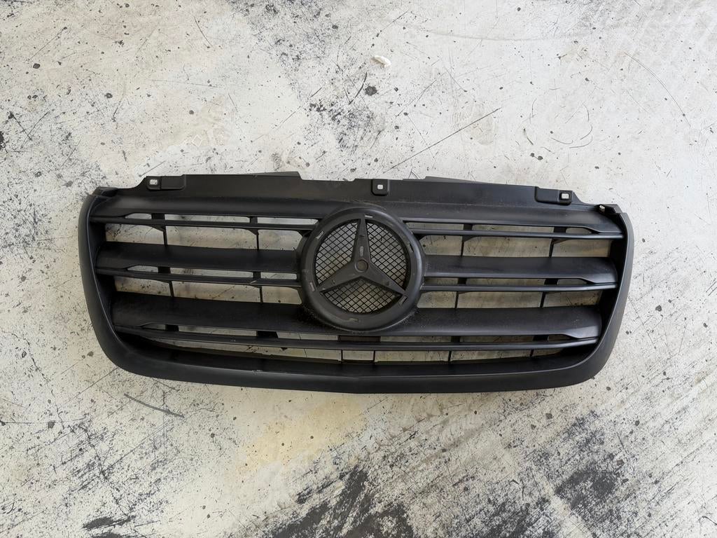 Mercedes-Benz sprinter grill  2018 - 2024, Auto-onderdelen, Carrosserie en Plaatwerk, Gebruikt, Voor, Mercedes-Benz, Ophalen of Verzenden