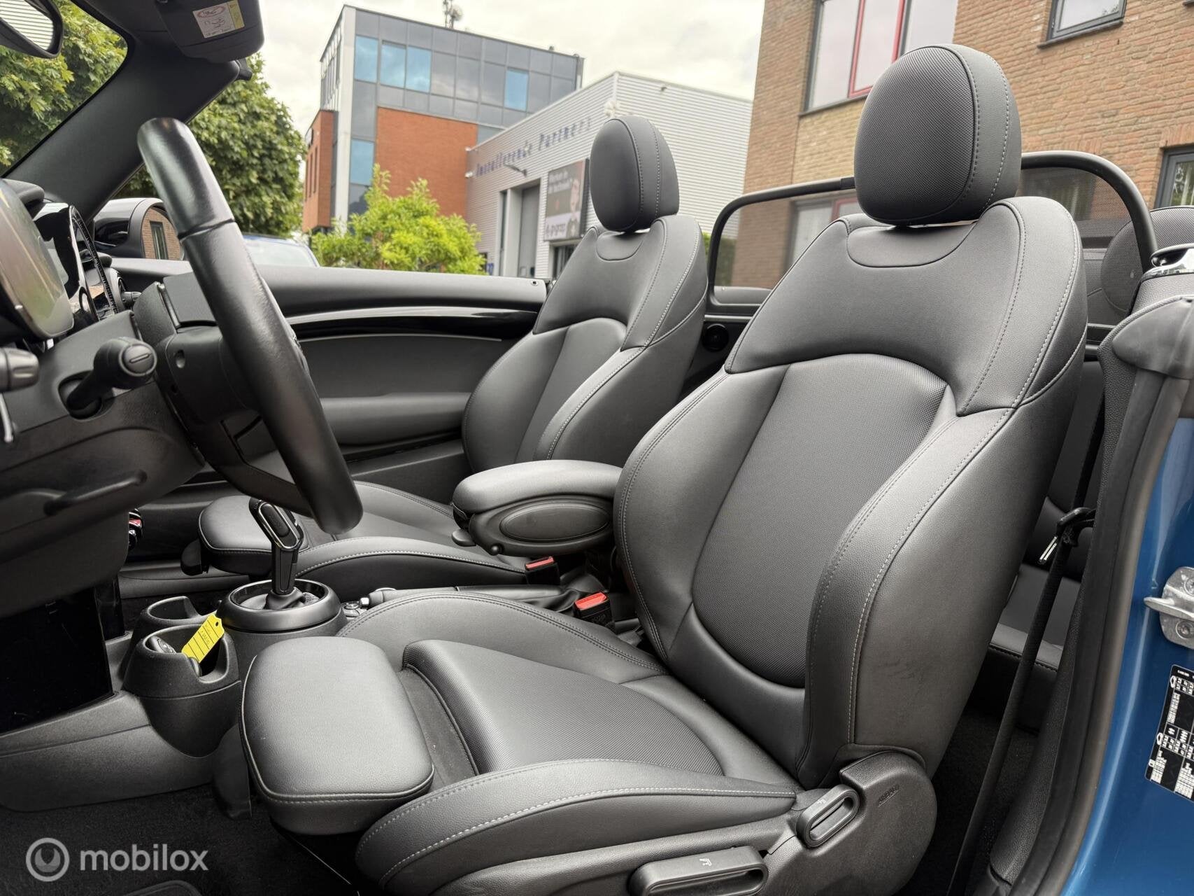 Mini Cabrio 1.5 Cooper Cabrio Edition Half leer Navi Carplay, Auto's, 136 pk, Cabriolet, Leder en Stof, Bedrijf