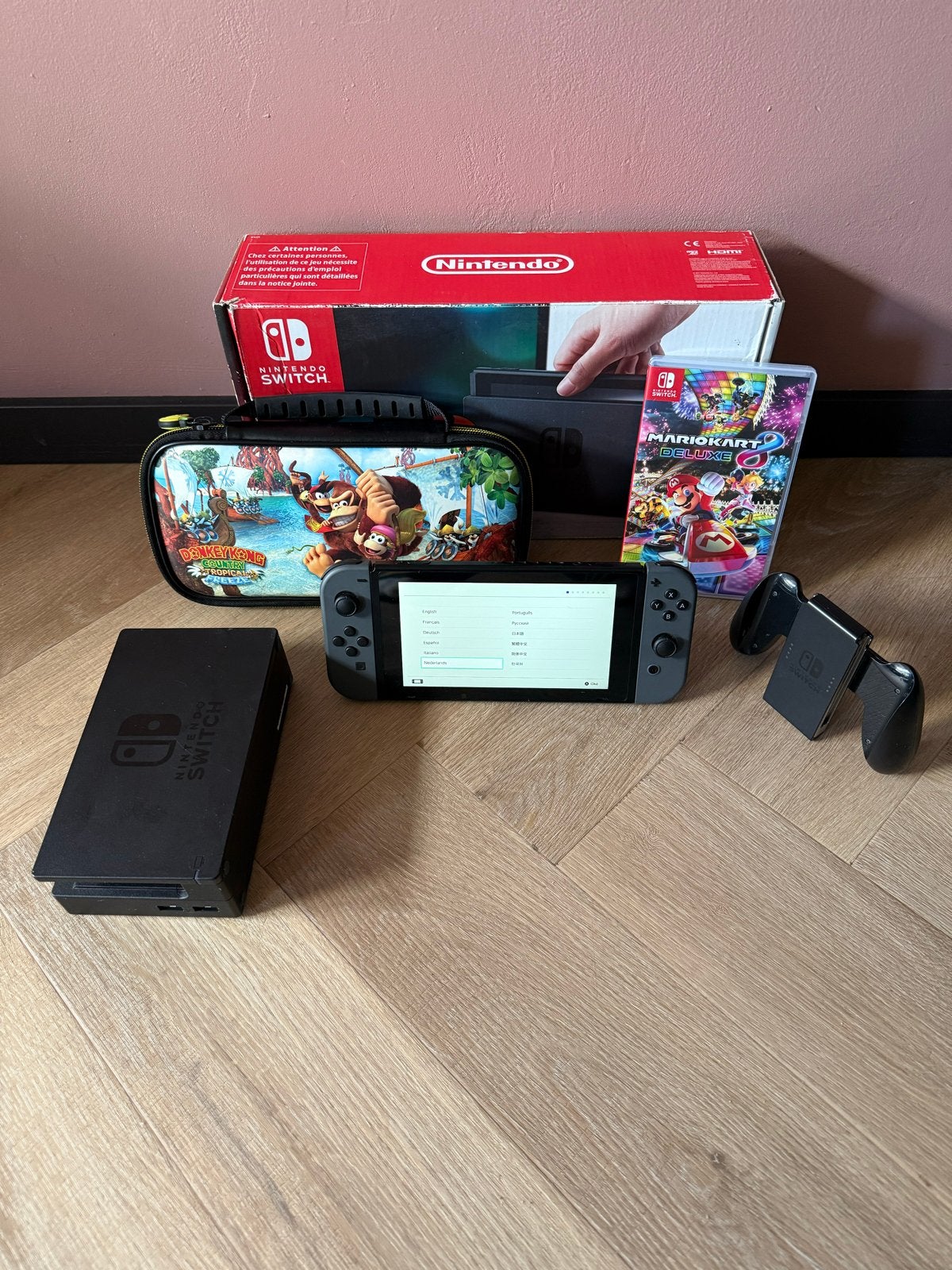 🎮Nintendo Switch V2 complete set met 🏎️Mario Kart 8 Deluxe, Switch 2019 Upgrade, Met 2 controllers, Ophalen of Verzenden, Zo goed als nieuw