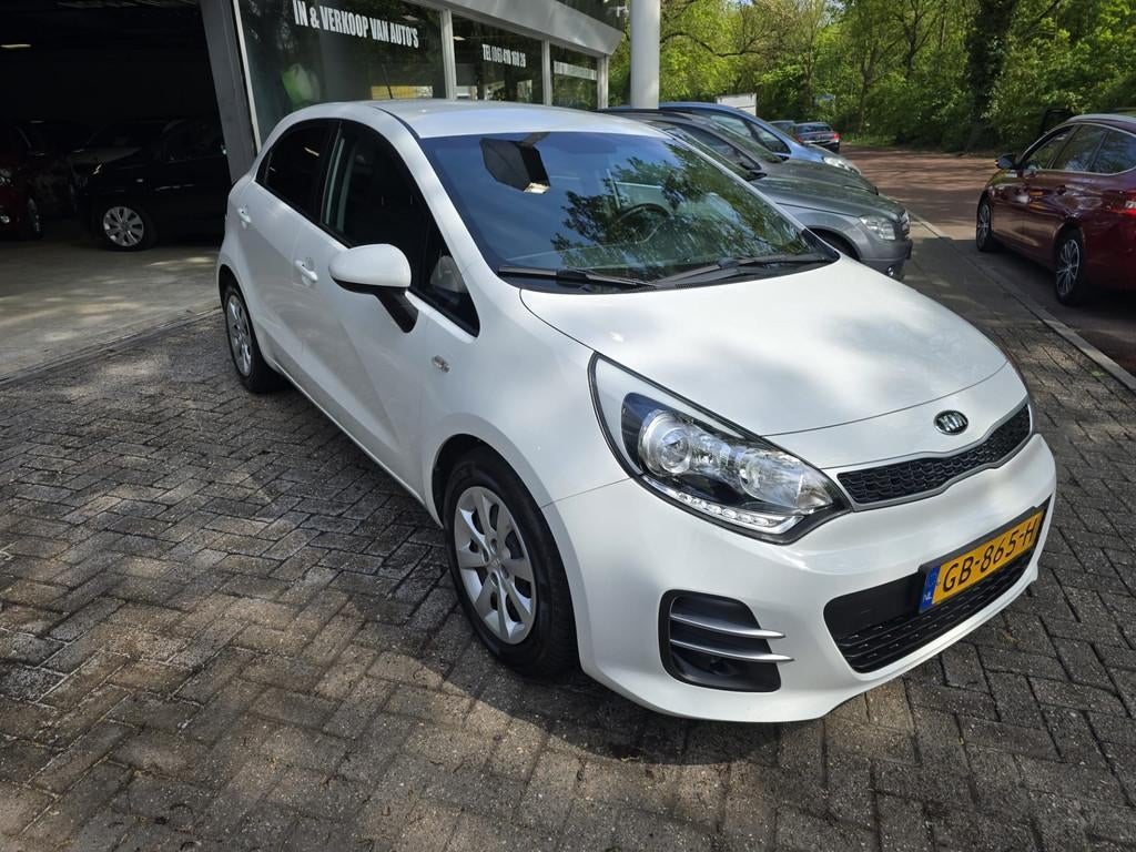 Kia Rio 1.2 CVVT DynamicLine | 2E EIGENAAR | 12MND GARANTIE, Auto's, Kia, 1027 kg, Euro 6, 4 cilinders, Wit