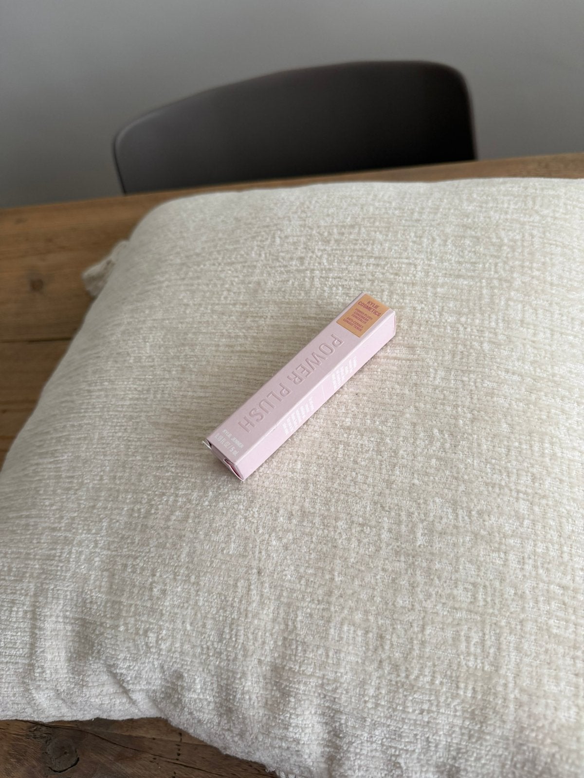 Kylie Cosmetics concealer, Ophalen of Verzenden, Nieuw, Gehele gezicht, Make-up