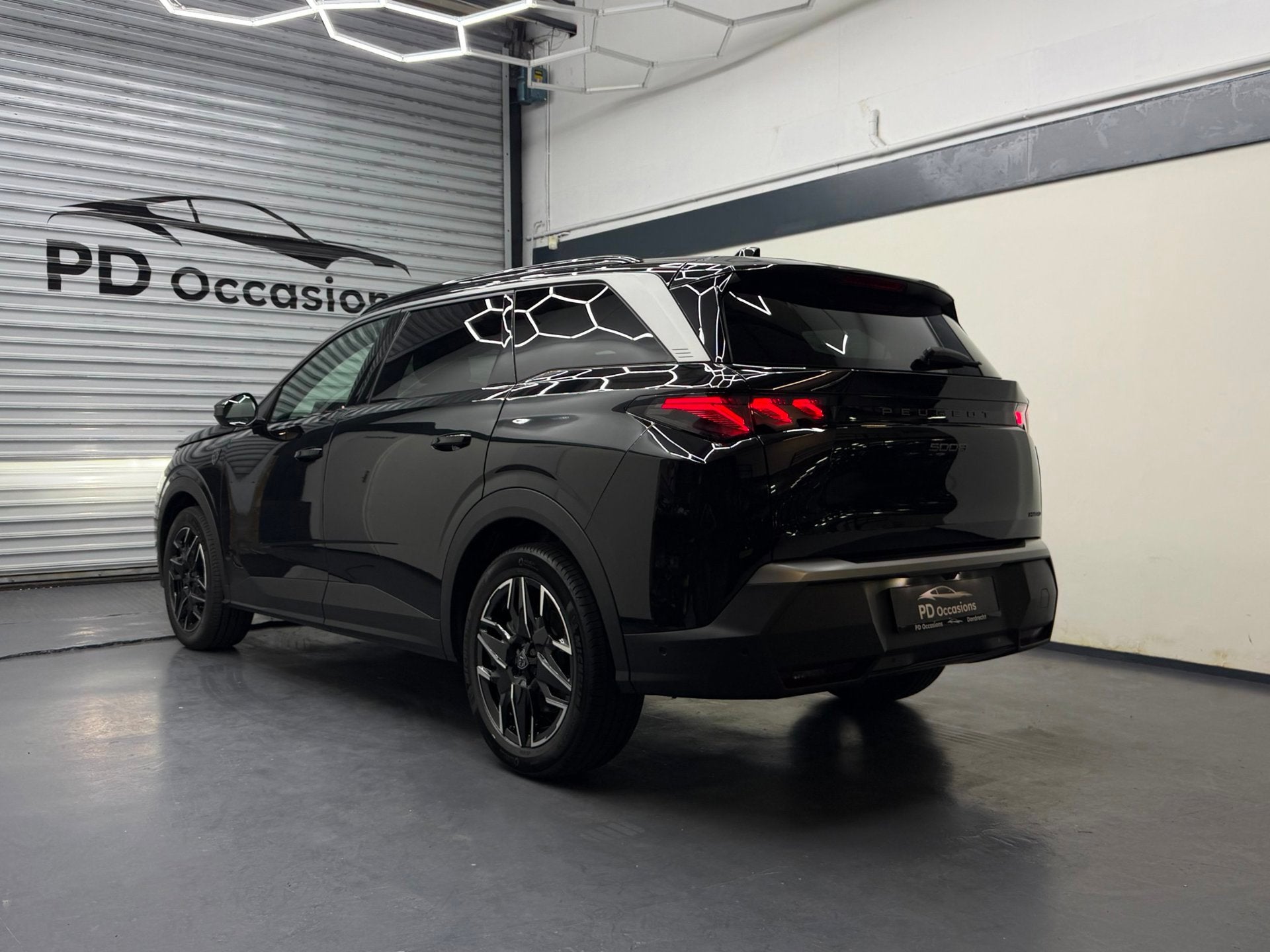 Peugeot 5008 1.2 Hybrid 145 GT Exclusive 7p - Pano - Memory, 145 pk, Zwart, 1199 cc, 7 stoelen