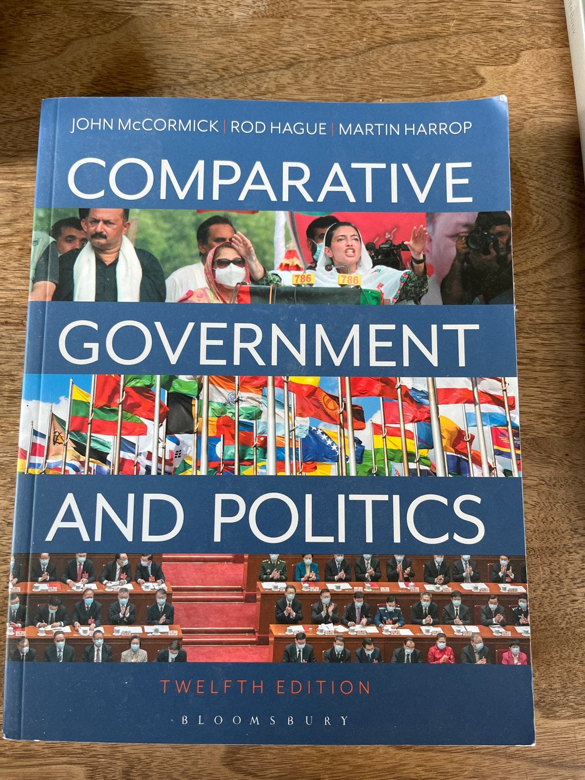 Comparative Government and Politics - Twaalfde Editie, Ophalen of Verzenden, Zo goed als nieuw, Politiek en Staatkunde, Wereld
