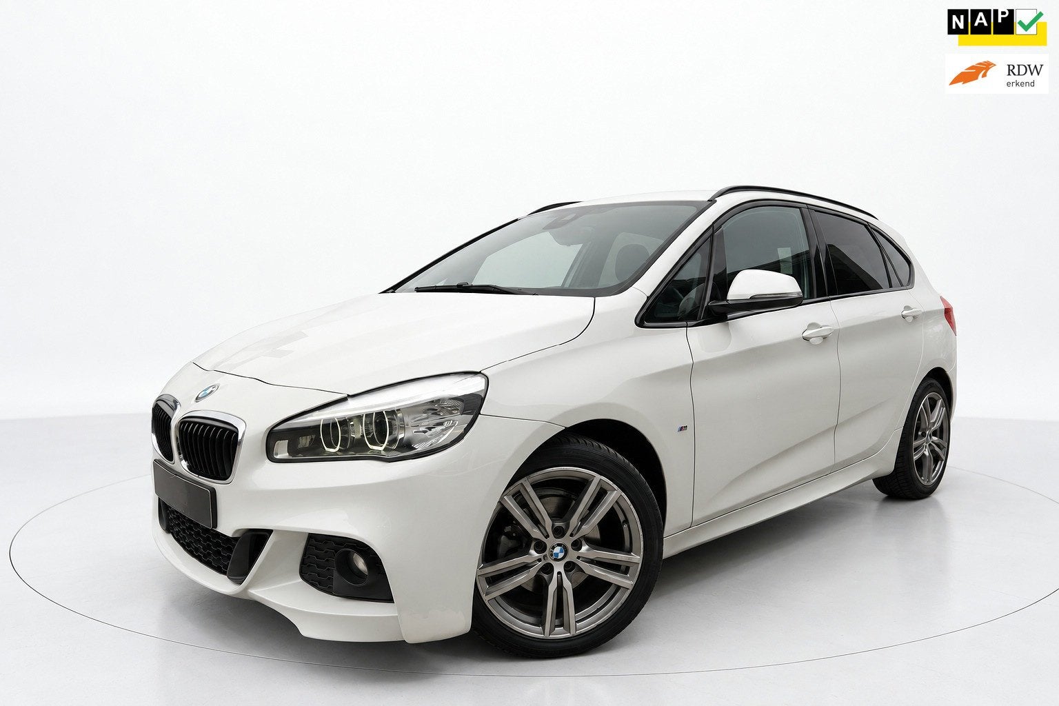 BMW 2-serie Active Tourer 218i M SPORT PDC SFEERVERLICHTING, 136 pk, Alcantara, Wit, Origineel Nederlands