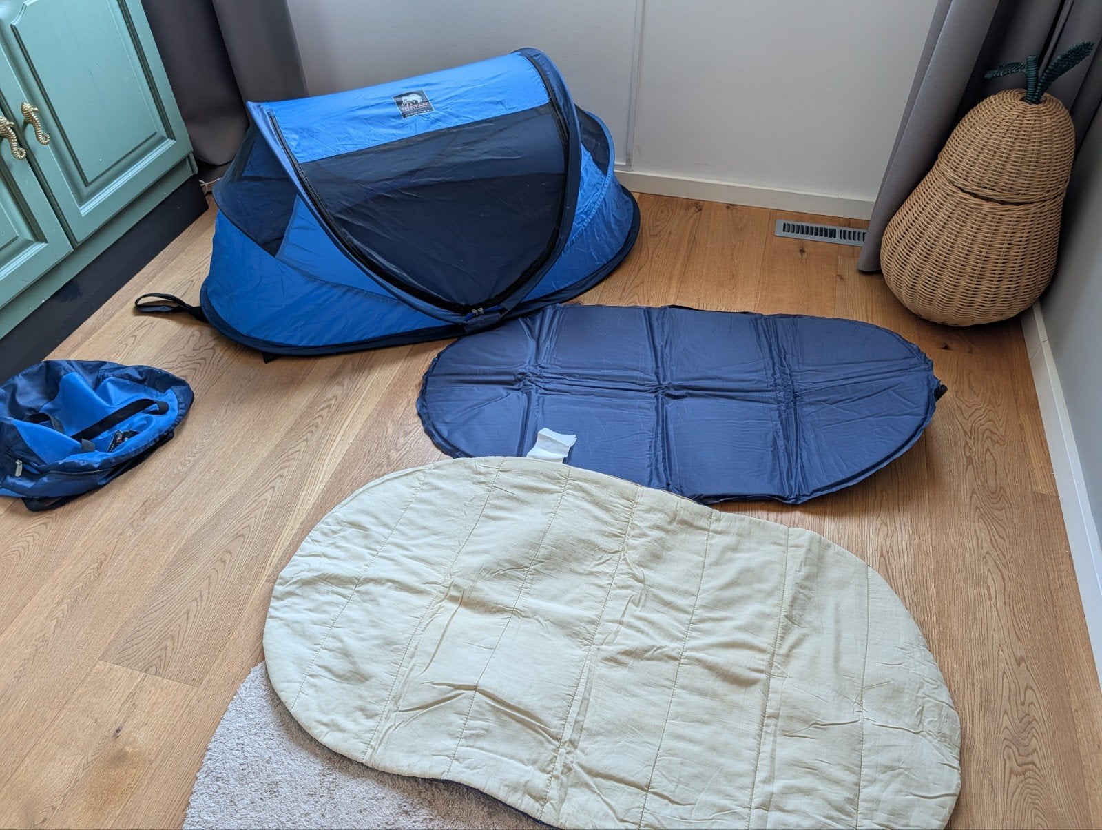 Deryan baby bedje (120x60x54), compleet, zgan, Ophalen, Zo goed als nieuw, Reisbedje