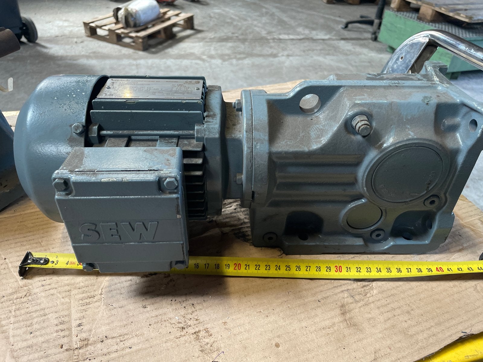 SEW Motorreductor K37 DT71D4 - 0.37 kW, 24/29 rpm, Ophalen, Gebruikt, Elektromotor, Minder dan 1400 rpm