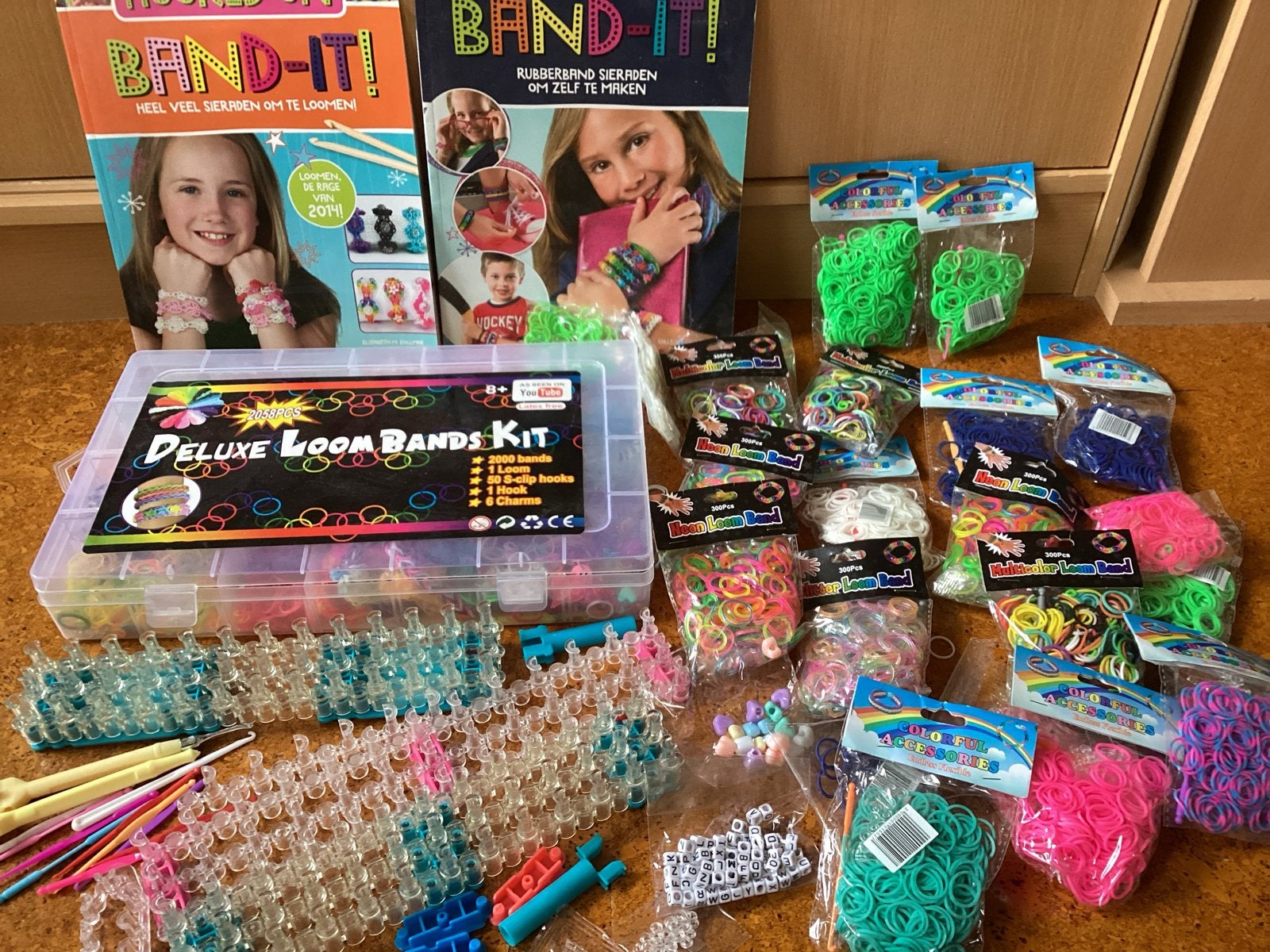 Grote Loom Bands Kit met Boeken en Veel Elastiekjes, Ophalen of Verzenden, Zo goed als nieuw, Overige typen