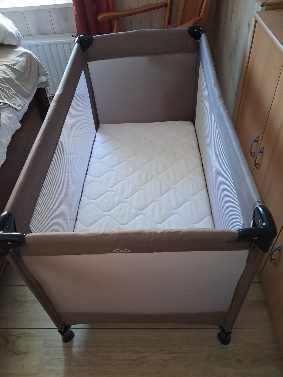 Campingbedje met zo goed als nieuw matrasje, Ophalen, Zo goed als nieuw, Reisbedje