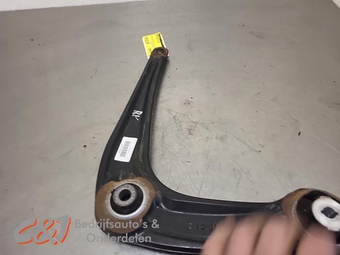 Draagarm rechts-voor van een Opel Vivaro, Gebruikt, -, -, Opel