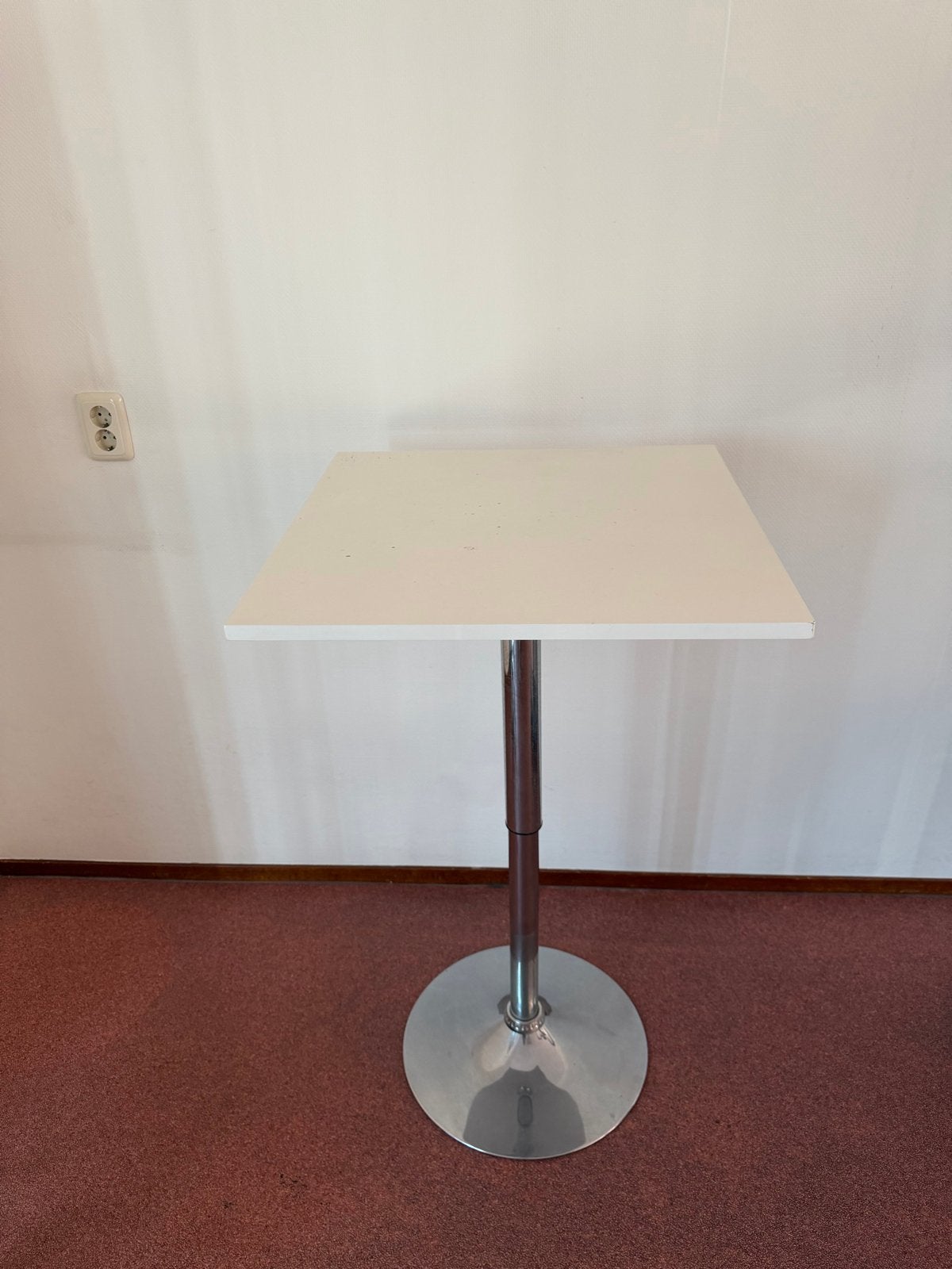 Witte verstelbare statafel met chromen poot, Ophalen, Gebruikt