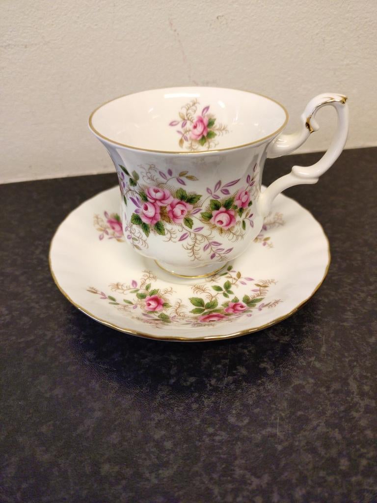 Royal Albert  Kop en Schotel , LAVENDEL ROSE, Ophalen of Verzenden