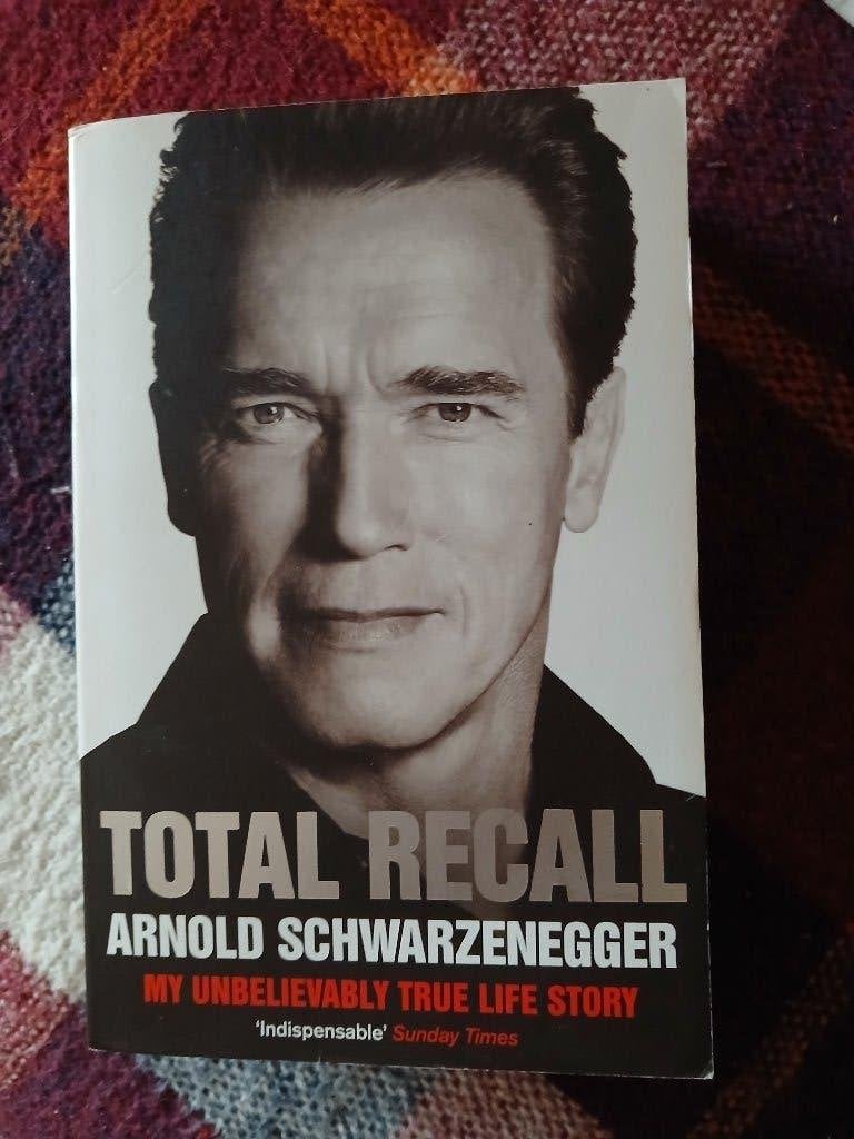 ARNOLD ZWARZENEGGER - TOTAL RECALL - BIOGRAFIE, Ophalen of Verzenden, Zo goed als nieuw, Film, Tv en Media